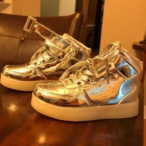 Toddler Girl Light Up Sneakers; Silver